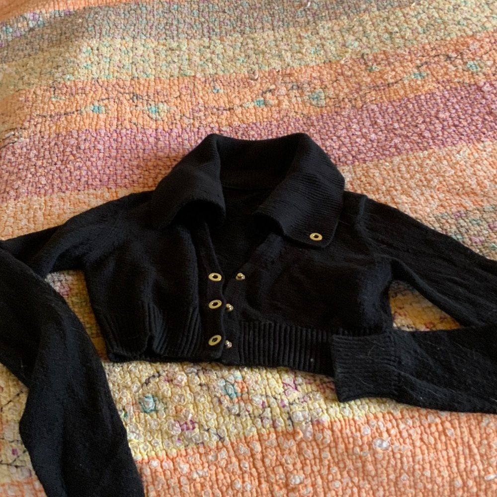 Black snap-Up Women's cropped cardigan